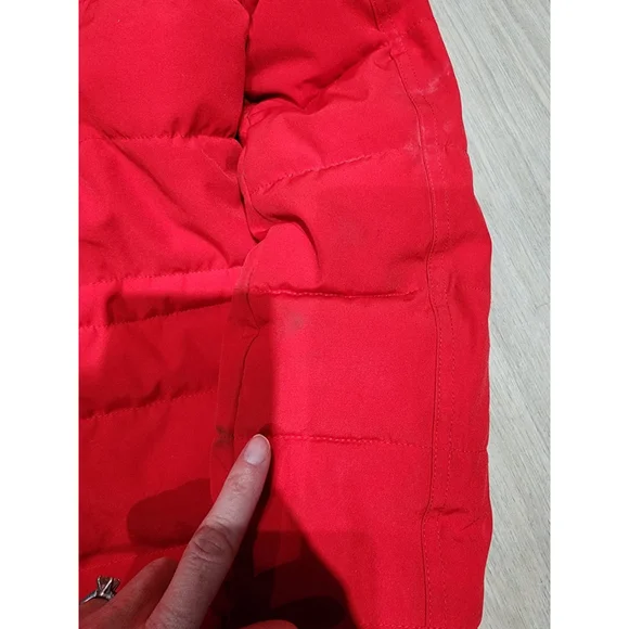 GUESS Puffer Parka Jacket Faux Fur Hood Red S/CH/XS Zip Pockets Winter Used - Picture 13 of 13